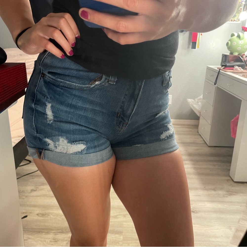 RIPPED DENIM JEANS